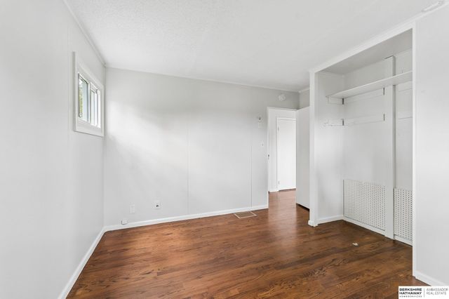 4052 Valley Circle, Omaha, NE 68105