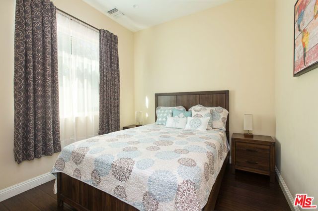 7617 Lilly Way, North Hollywood (los Angeles), CA 91605