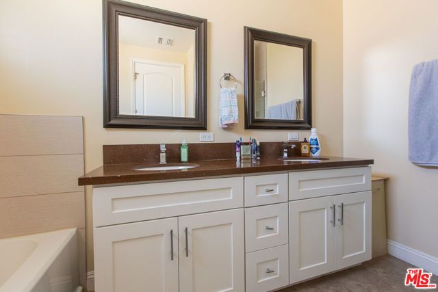 7617 Lilly Way, North Hollywood (los Angeles), CA 91605