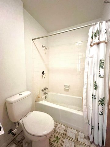 902 S PRESTON ROAD, Burkburnett, TX 76354