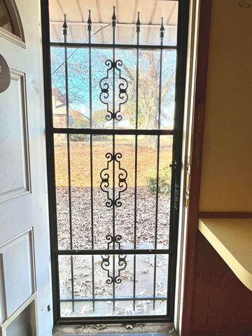 902 S PRESTON ROAD, Burkburnett, TX 76354