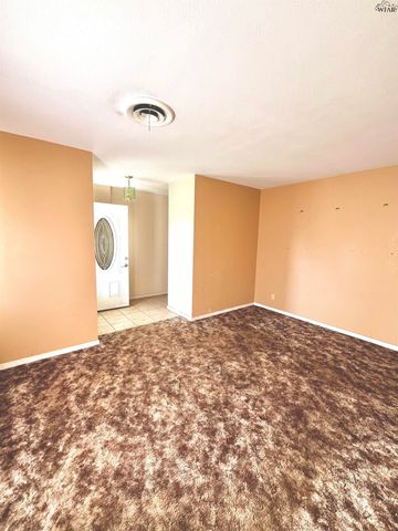 902 S PRESTON ROAD, Burkburnett, TX 76354