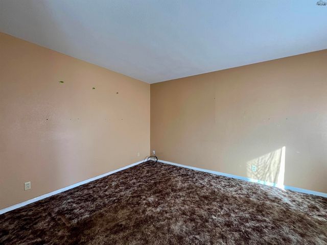 902 S PRESTON ROAD, Burkburnett, TX 76354