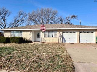902 S PRESTON ROAD, Burkburnett, TX 76354