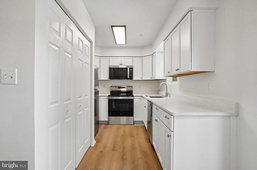 Image 10 of property listing at 9556 SEA GULL CT, North Beach, MD 20714