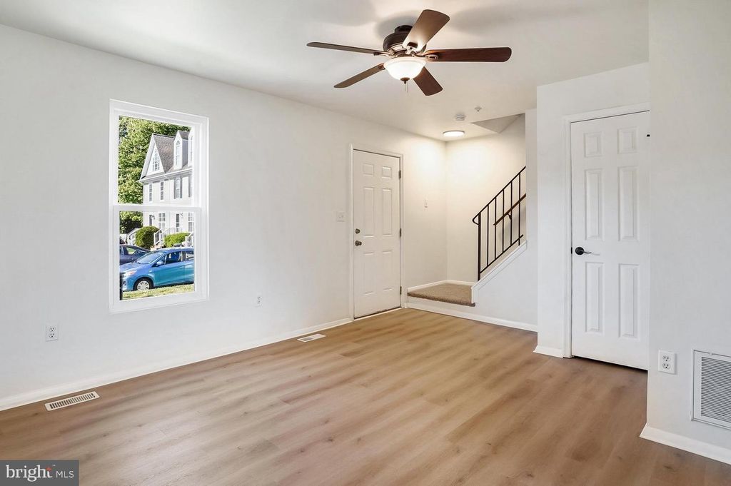 Image 6 of property listing at 9556 SEA GULL CT, North Beach, MD 20714