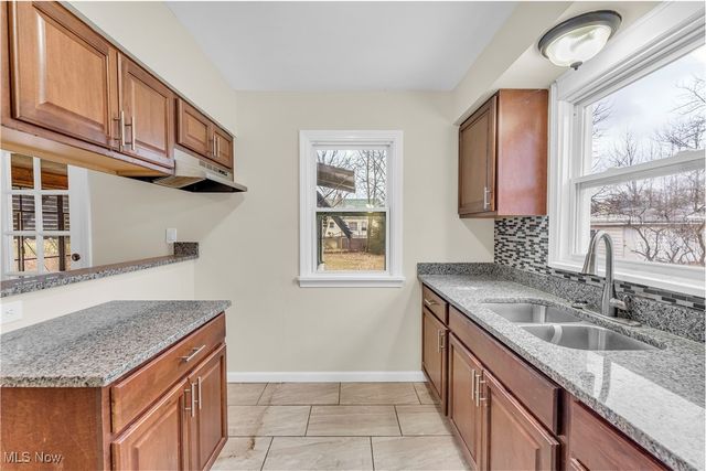 416 E 255th Street, Euclid, OH 44132