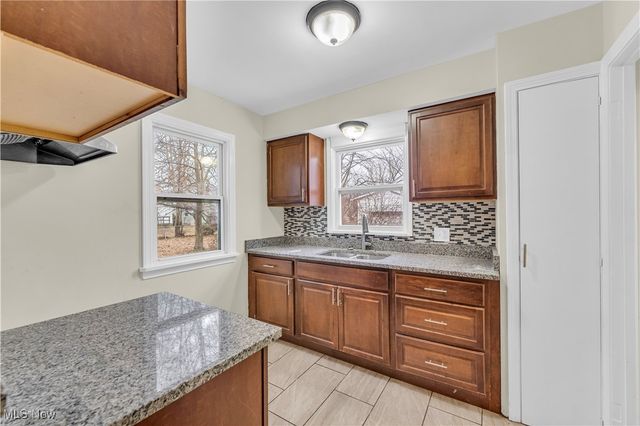 416 E 255th Street, Euclid, OH 44132