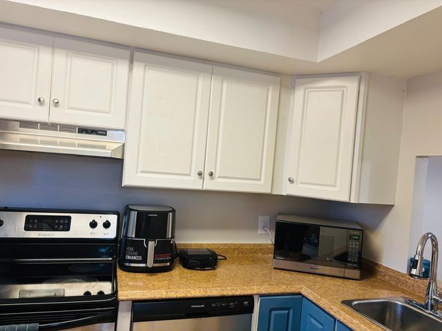 118 Royal Pk Drive, Oakland Park, FL 33309