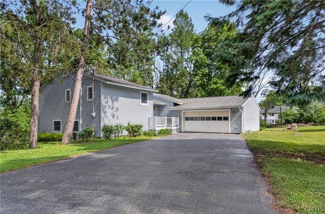 18 Harvest Drive, Oswego, NY 13126