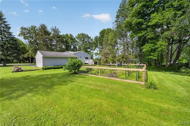 18 Harvest Drive, Oswego, NY 13126