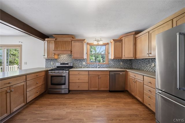 18 Harvest Drive, Oswego, NY 13126