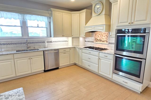417 Delray Drive, Lavallette, NJ 08735