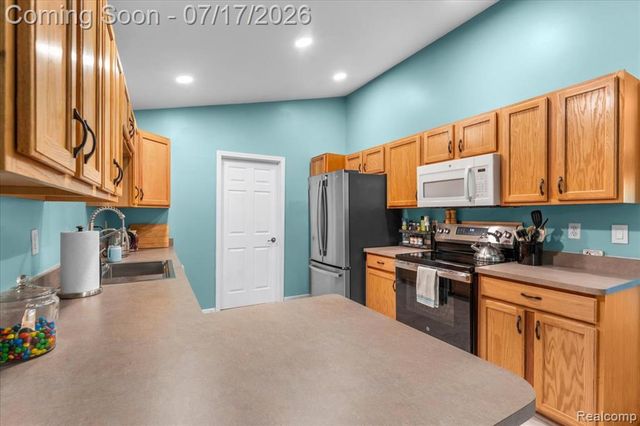 2929 Cottonwood Drive, Waterford, MI 48328