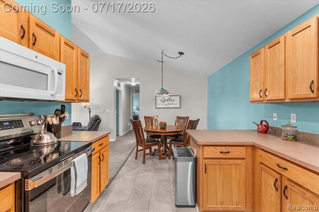 2929 Cottonwood Drive, Waterford, MI 48328