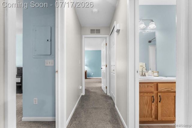 2929 Cottonwood Drive, Waterford, MI 48328