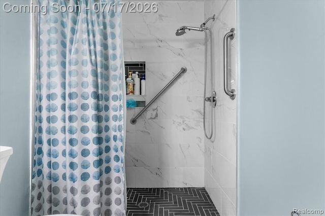 2929 Cottonwood Drive, Waterford, MI 48328