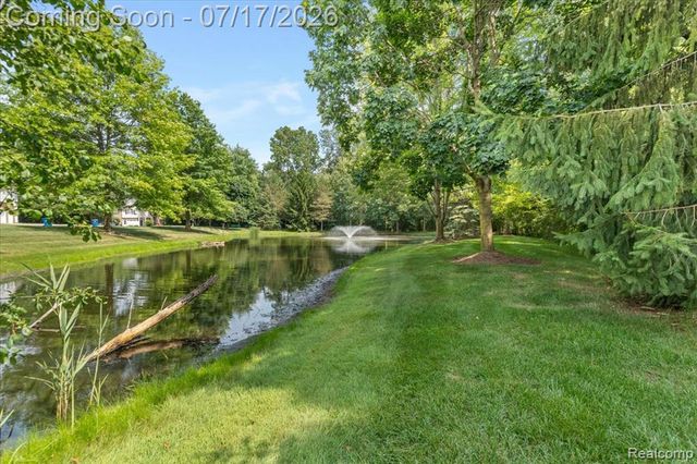 2929 Cottonwood Drive, Waterford, MI 48328