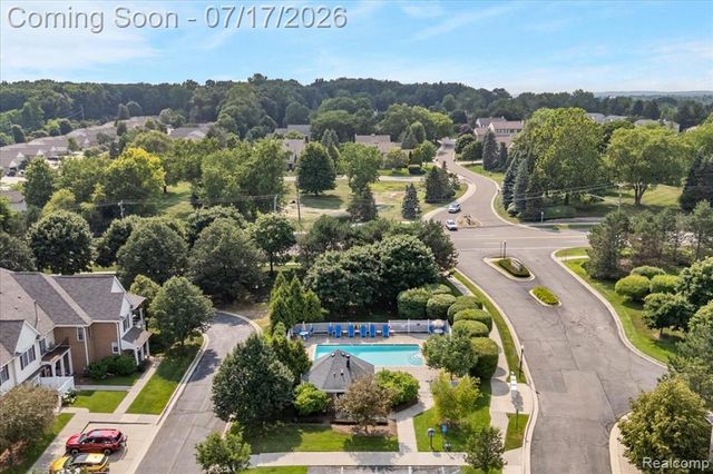 2929 Cottonwood Drive, Waterford, MI 48328