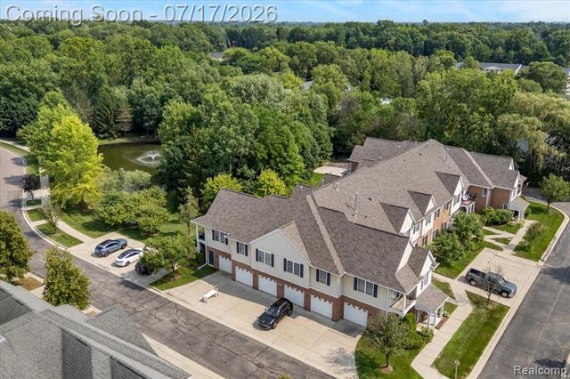 2929 Cottonwood Drive, Waterford, MI 48328