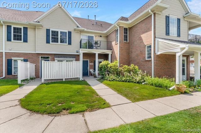 2929 Cottonwood Drive, Waterford, MI 48328