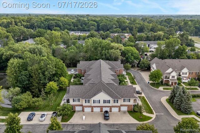 2929 Cottonwood Drive, Waterford, MI 48328