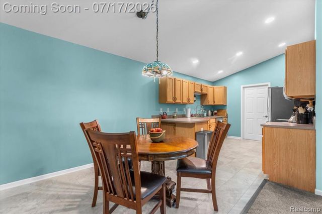 2929 Cottonwood Drive, Waterford, MI 48328