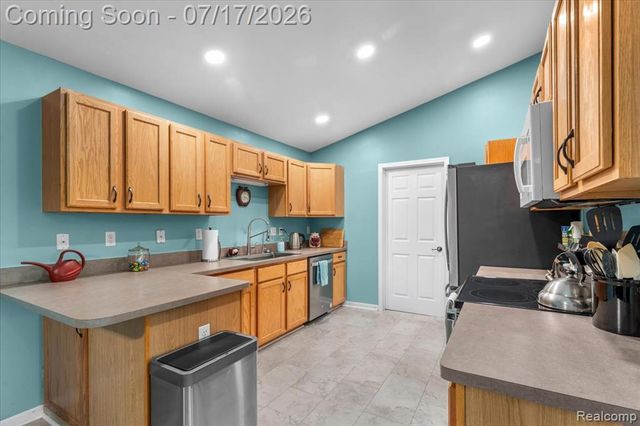 2929 Cottonwood Drive, Waterford, MI 48328