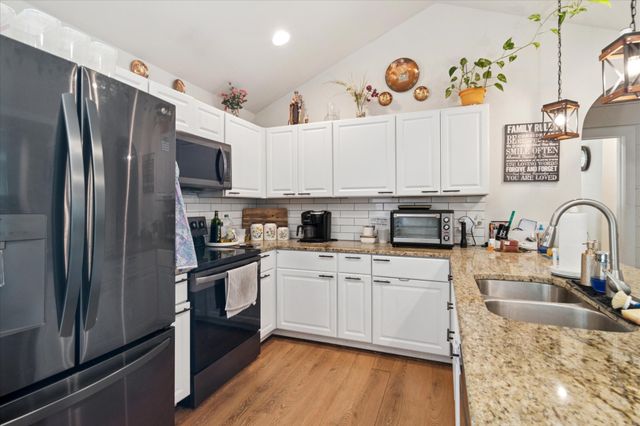 1102 W 12th Street, Bonham, TX 75418