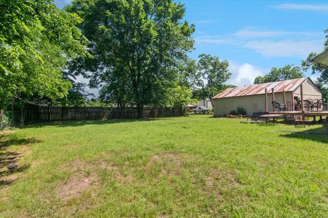 1102 W 12th Street, Bonham, TX 75418