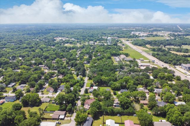 1102 W 12th Street, Bonham, TX 75418