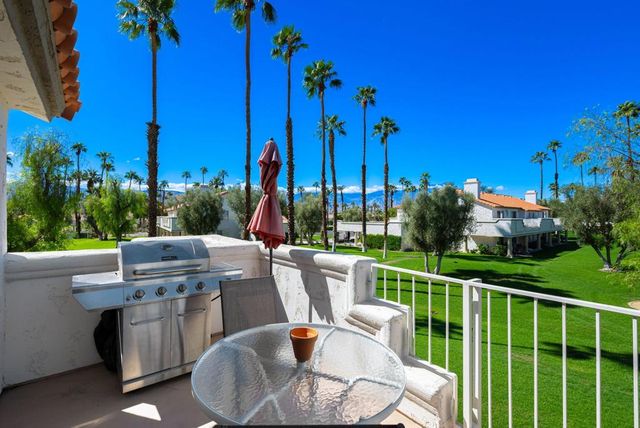 688 Vista Lago Circle N, Palm Desert, CA 92211