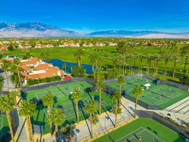 688 Vista Lago Circle N, Palm Desert, CA 92211