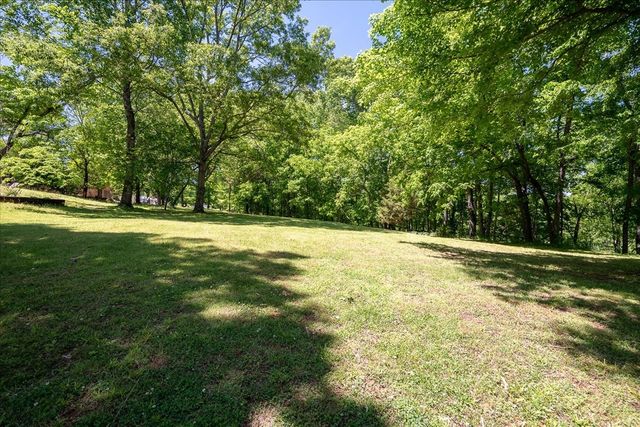1518 Old Waynesboro Hwy, Lawrenceburg, TN 38464