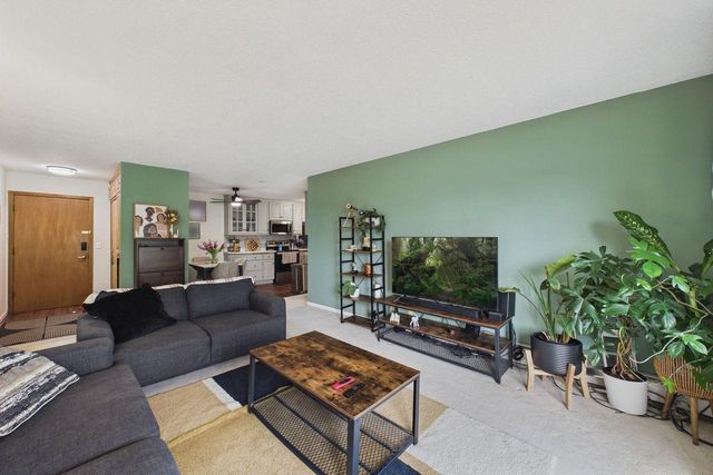 2801 Flag Avenue N 222, New Hope, MN 55427