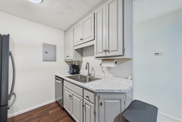 2801 Flag Avenue N 222, New Hope, MN 55427