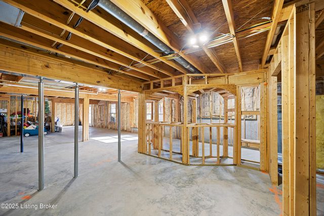 275 Brian Dr, Shepherdsville, KY 40165