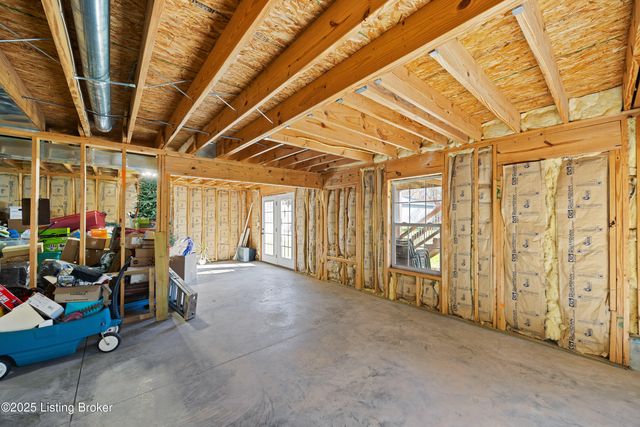 275 Brian Dr, Shepherdsville, KY 40165