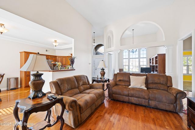 275 Brian Dr, Shepherdsville, KY 40165