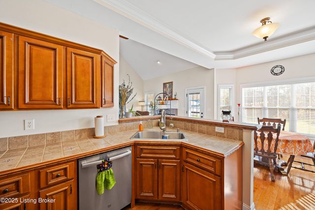 275 Brian Dr, Shepherdsville, KY 40165