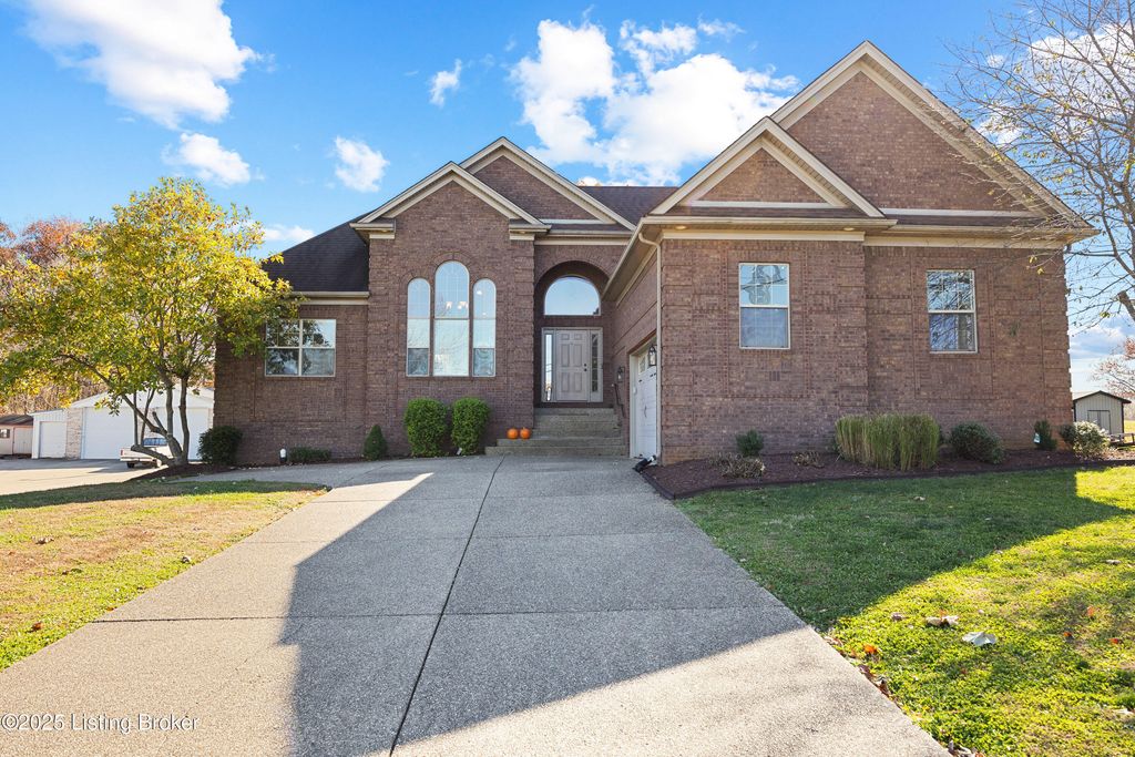 275 Brian Dr, Shepherdsville, KY 40165