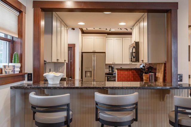 136 20th STREET S, La Crosse, WI 54601