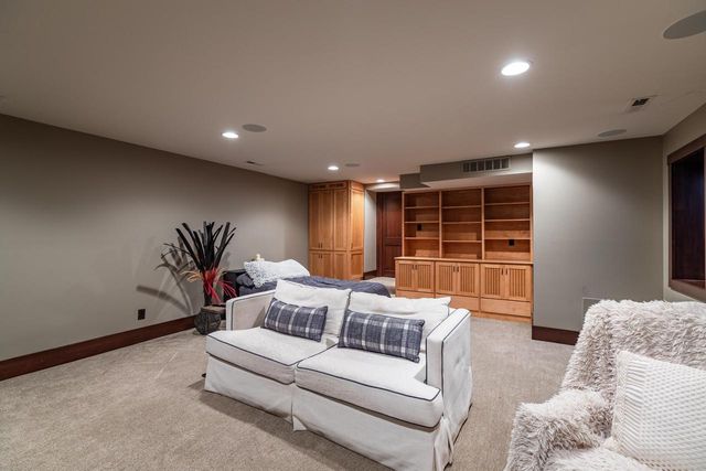 136 20th STREET S, La Crosse, WI 54601