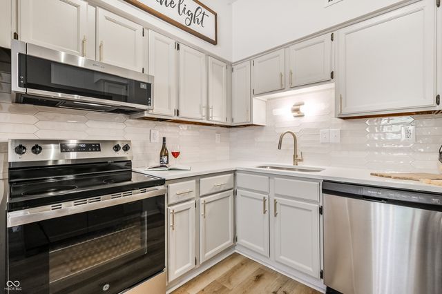 8060 Castle Farms Court, Indianapolis, IN 46256