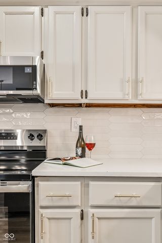 8060 Castle Farms Court, Indianapolis, IN 46256