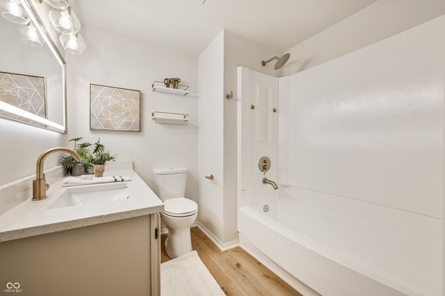 8060 Castle Farms Court, Indianapolis, IN 46256