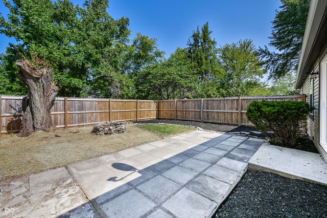 8060 Castle Farms Court, Indianapolis, IN 46256