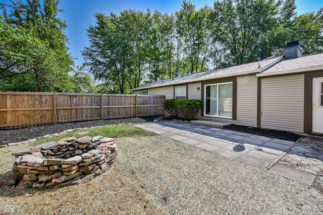 8060 Castle Farms Court, Indianapolis, IN 46256