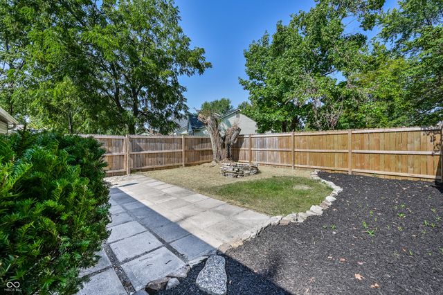 8060 Castle Farms Court, Indianapolis, IN 46256