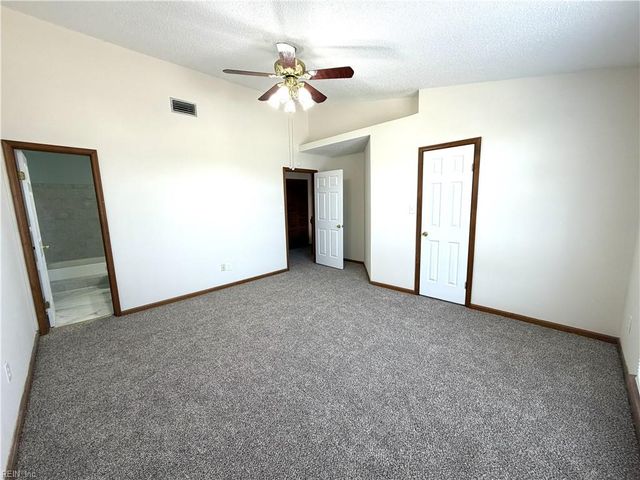 1409 Sampson LN, Virginia Beach, VA 23462